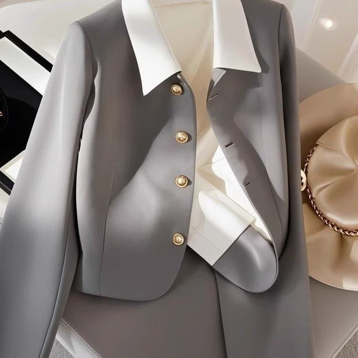 Damen Eleganter Blazer mit Goldknöpfen Echo Archiv