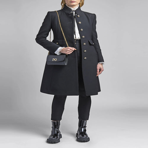 Damen Taillierter Mantel im Uniform‑Tailoring mit Stehkragen, Zierknopfleiste und Pattentaschen Echoarchiv