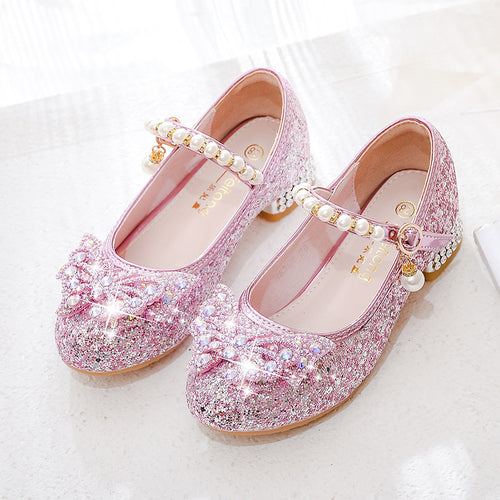 Mädchen Glitzernde Ballerinas mit dekorativen Strass- und Perlenschleifen Echo Archiv