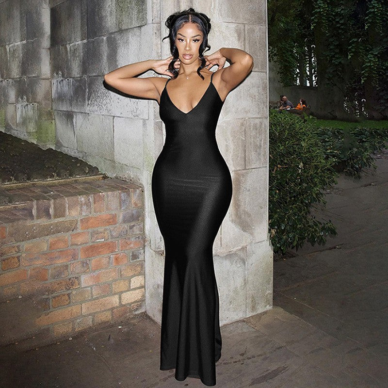 Damen elegantes figurbetontes Abendkleid mit Spaghettiträgern und fließendem Schnitt Echo Archiv