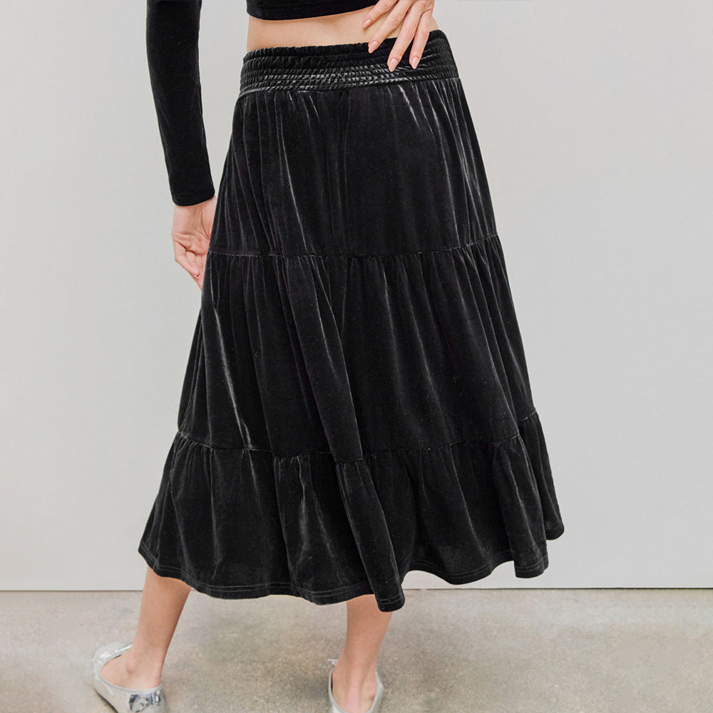 Damen Samtiges zweiteiliges Set mit gerafftem Bustier-Crop und stufigem Midirock – Élanora