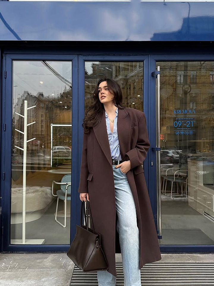 Damen Langmantel mit geradem Schnitt, kaschierendem Oversize-Revers und Eingrifftaschen Echoarchiv