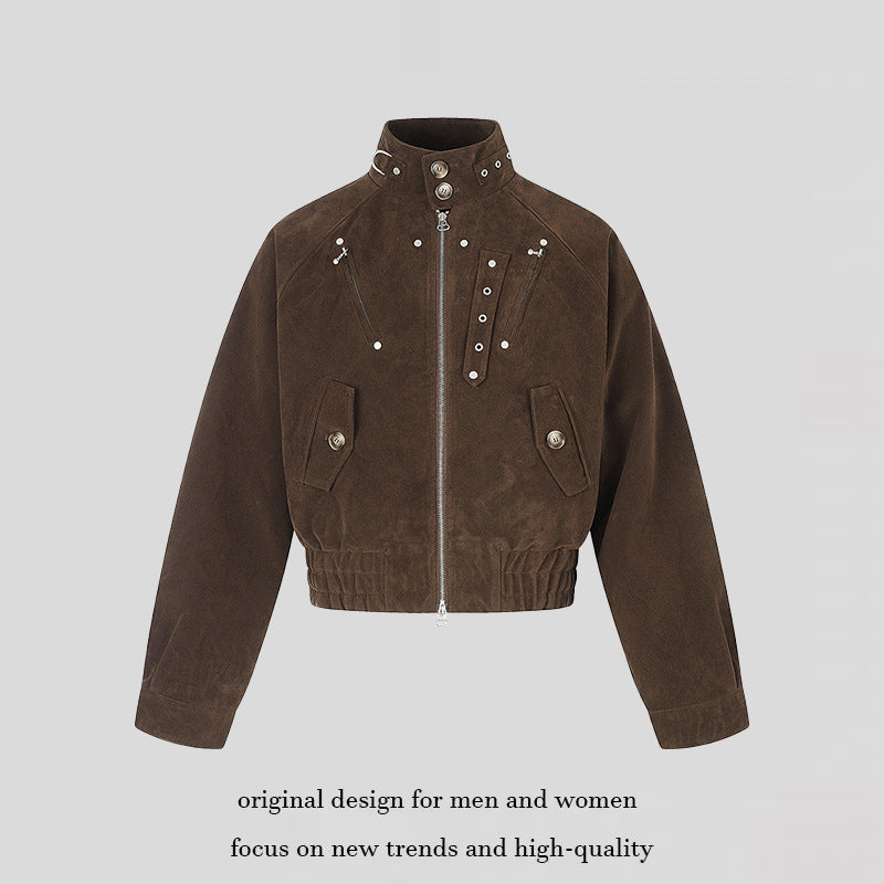 Damen kurze Wildleder‑Bomberjacke mit hohem Stehkragen und metallischen Details Echoarchiv