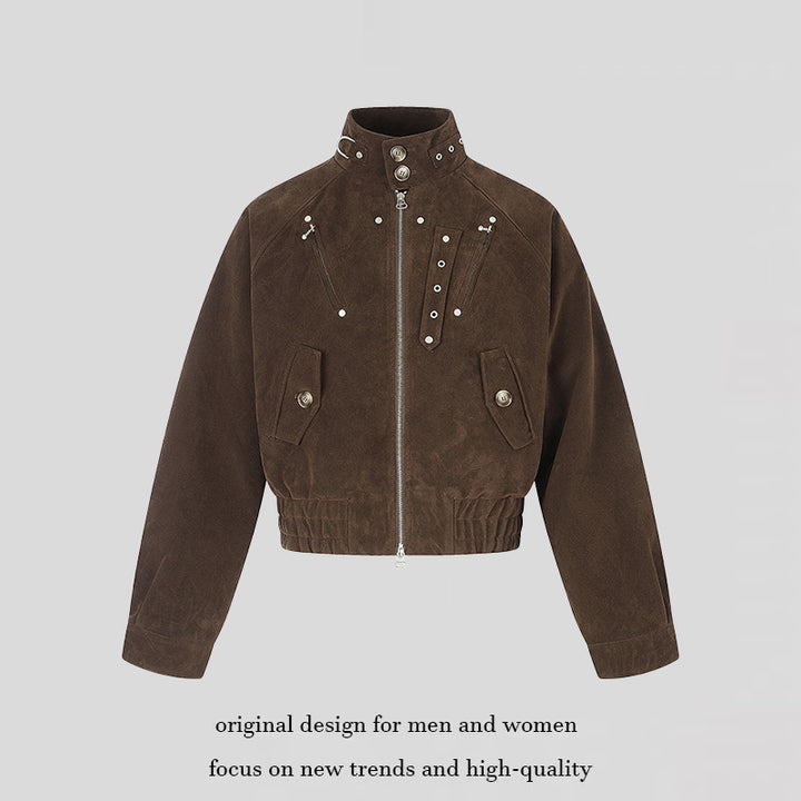Damen kurze Wildleder‑Bomberjacke mit hohem Stehkragen und metallischen Details Echoarchiv