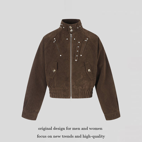 Damen kurze Wildleder‑Bomberjacke mit hohem Stehkragen und metallischen Details Echoarchiv