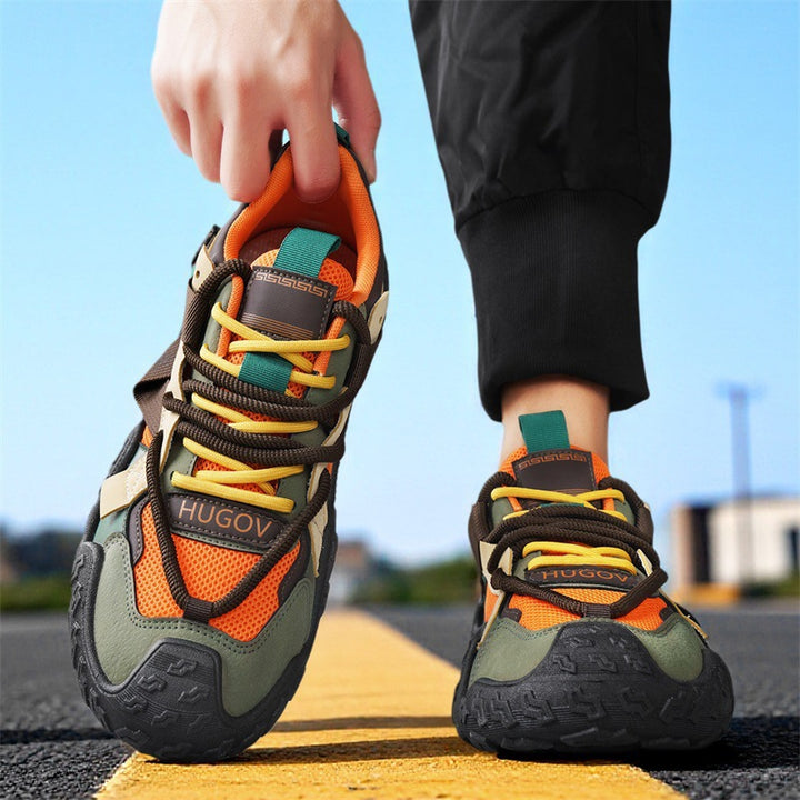 Herren Multimaterial-Trekkingsneaker mit verstärkter Zehenkappe, gepolsterter Fersenstütze und griffiger Offroad-Sohle – Tavélo