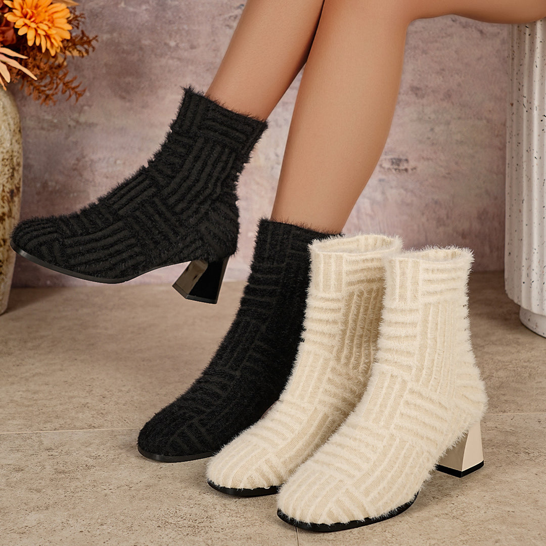 Damen Gestrickte Sock-Boots mit Flauschstruktur, geometrischem Rippmuster und skulptiertem Blockabsatz Echo Archiv