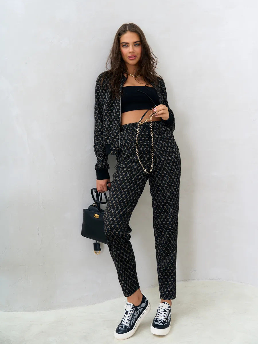 Damen leichtes Jacquard-Lounge-Set mit kurzer Bomberjacke und Highwaist-Tunnelzughose – Élanora