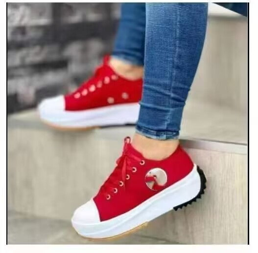 Damen Plateau-Canvas-Sneaker mit verstärkter Zehenkappe, profilierter Gummisohle und gepolstertem Schaft – Névara