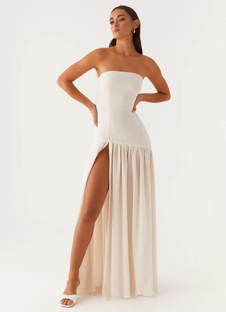 Damen Charmantes schulterfreies Maxikleid mit hohem Schlitz und fließendem Faltenrock Echo Archiv
