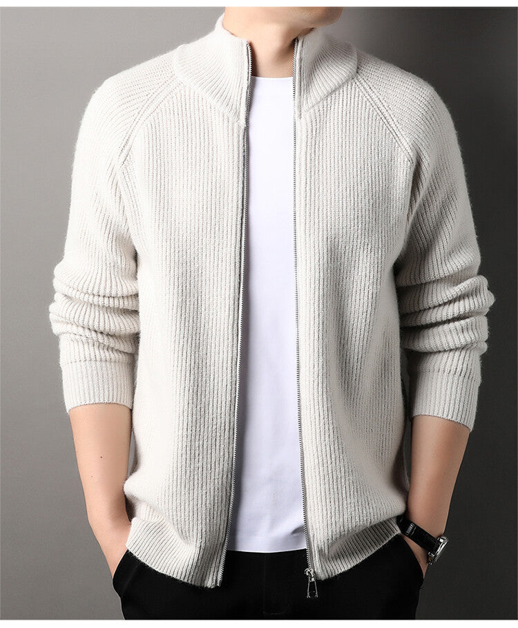 Herren Strickjacke mit hohem Kragen und unauffälligem Reißverschluss Echoarchiv
