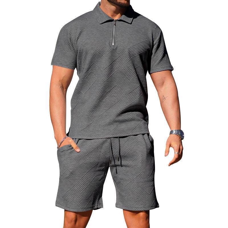 Herren sportliches Lounge-Set mit Poloshirt und Shorts im eleganten Design Echoarchiv
