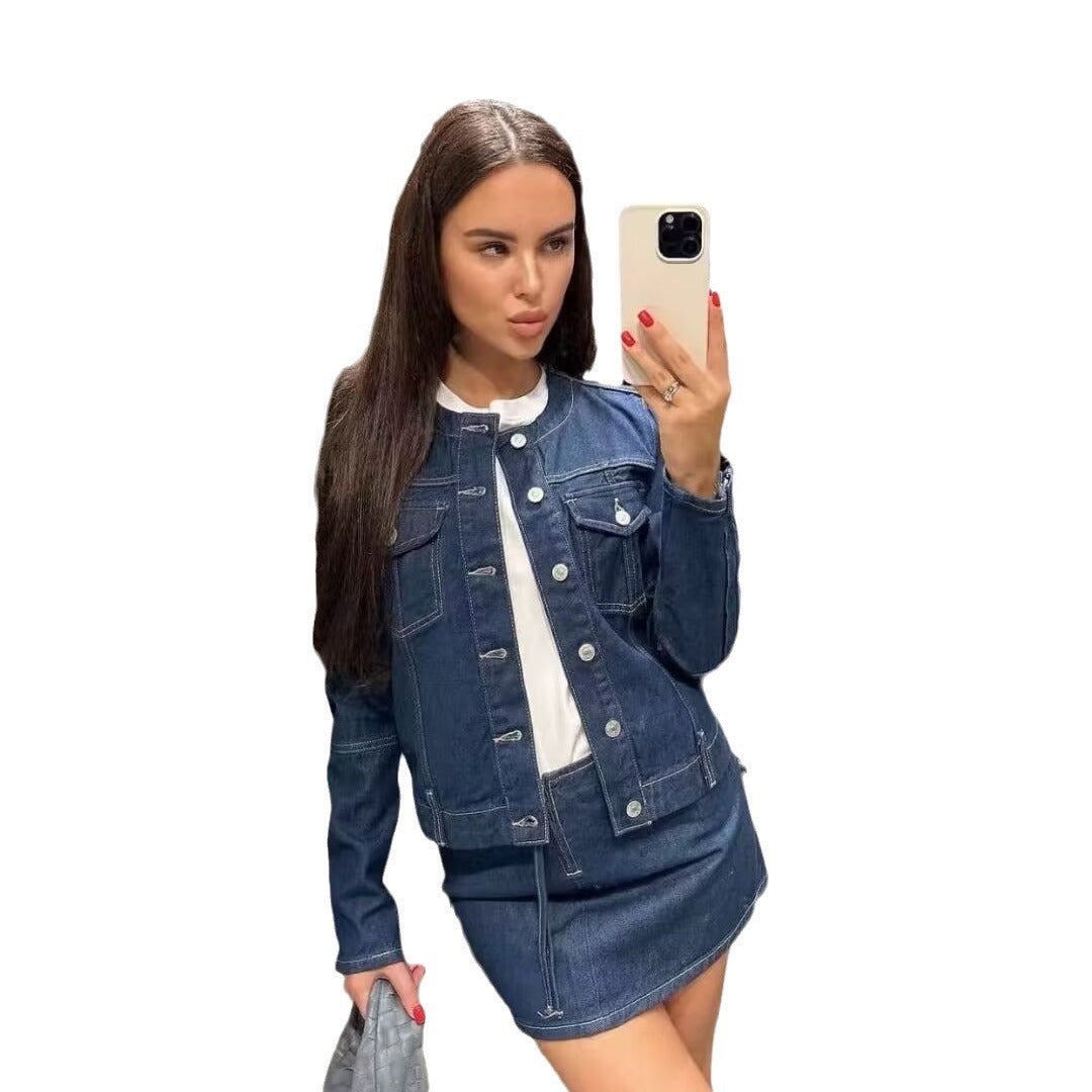 Damen leichte Jeansjacke mit Rundhalsausschnitt, durchgehender Knopfleiste und aufgesetzten Brusttaschen – Denévia