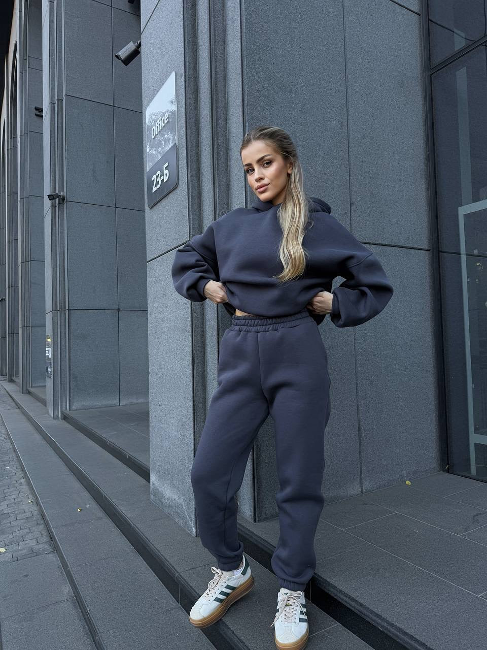 Damen Oversized-Fleece-Sweatset mit Kapuze und konisch zulaufender Jogginghose – Avérine