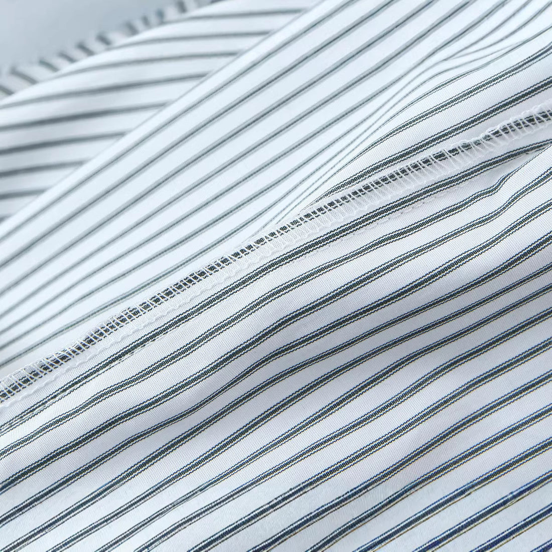 Damen Bindeschal‑Bluse mit Streifenmuster und Oversize‑Passform Echoarchiv