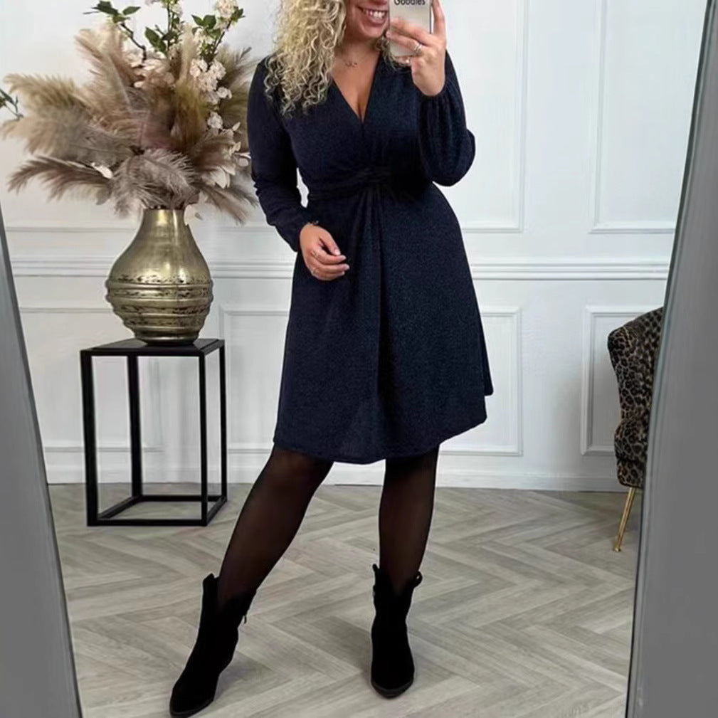 Damen nan knielanges V-Ausschnitt-Kleid mit geraffter Taillenpasse aus leichtem Glanzstrick Echo Archiv