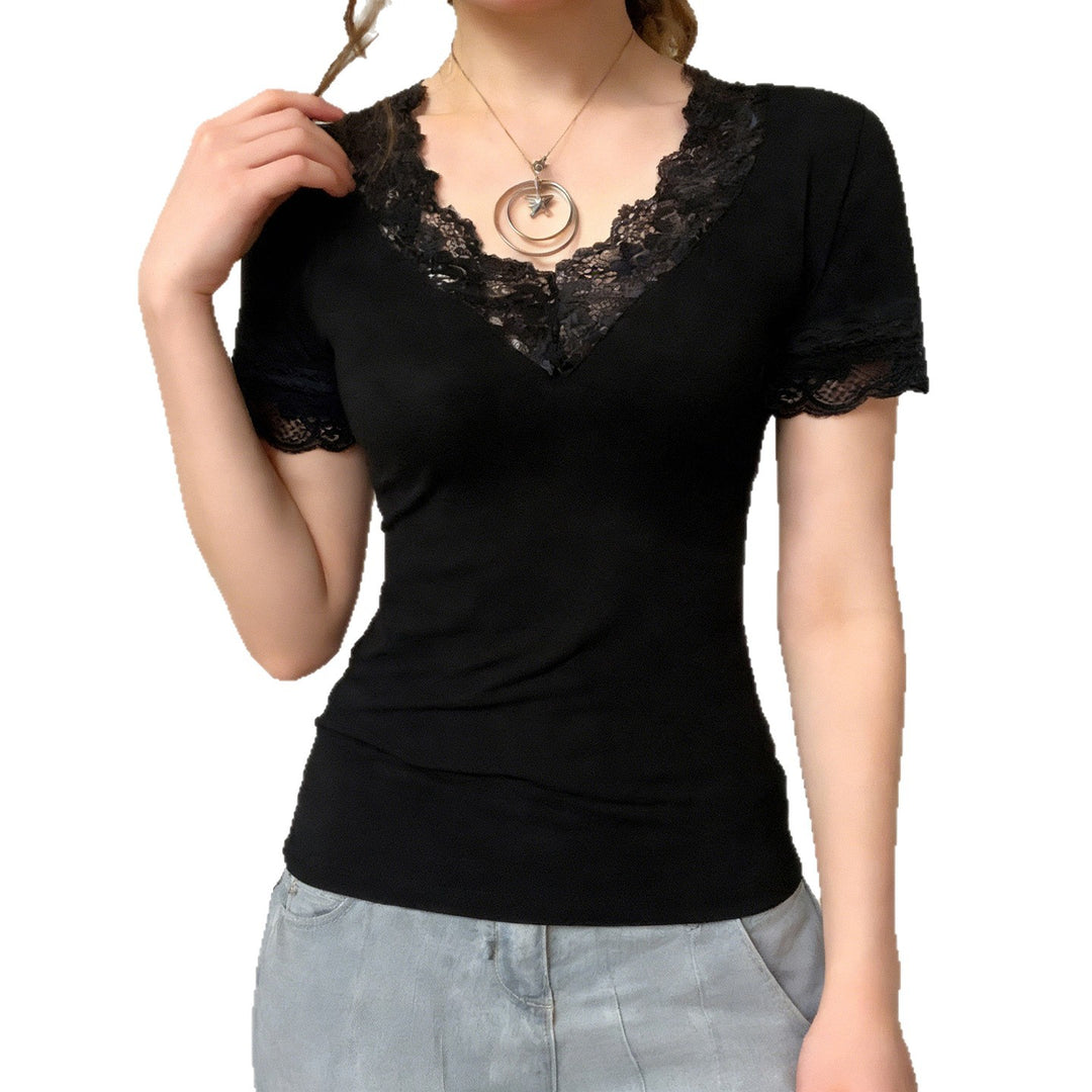 Damen T-Shirt mit Spitzenbesatz und V-Ausschnitt Echo Archiv