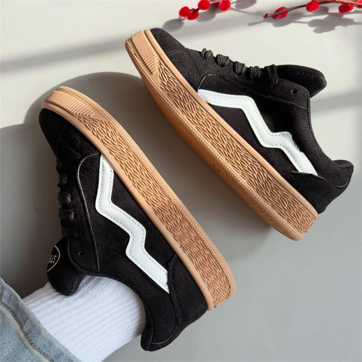 Damen Sportliche Sneaker mit hochwertigem Wildleder und rutschfester Sohle Echo Archiv