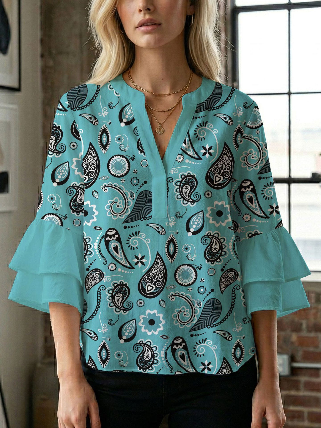 Damen Bluse mit voluminösen Flügelärmel und intensivem Blattmuster Echo Archiv