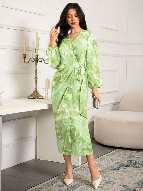 Damen Elegantes Wickelkleid mit floralen Akzenten Echo Archiv