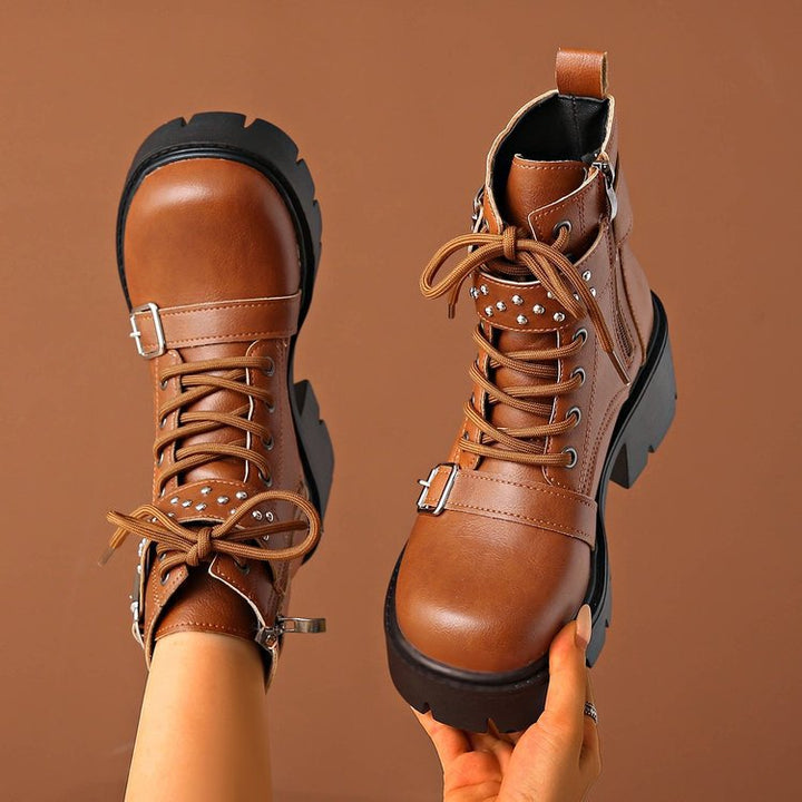 Damen nan robuste Schnür-Bikerboots mit Ziernietriemen, seitlichem Reißverschluss und profilierter Plateausohle Echo Archiv