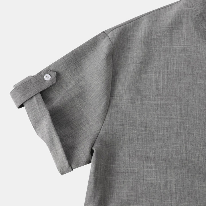 Herren Kurzarmhemd mit modernem Henley-Ausschnitt und entspannter Passform Echoarchiv