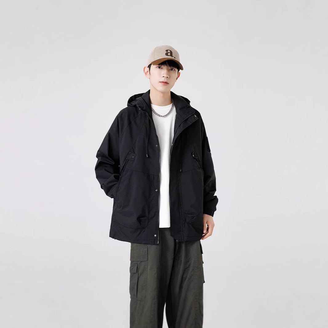Herren Windbreaker-Jacke mit verstellbarem Kapuzenkragen und praktischen Taschen Echoarchiv