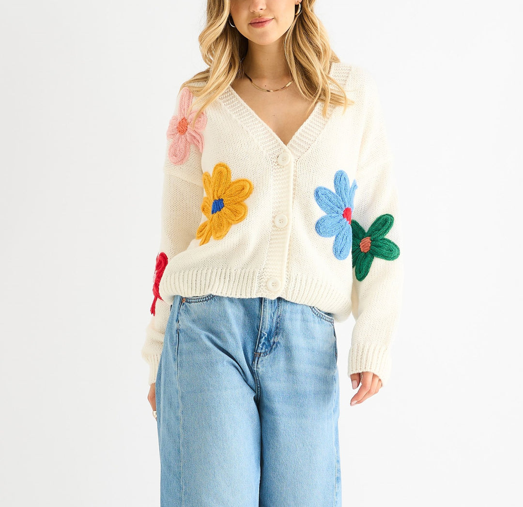 Damen Cardigan mit dreidimensionalen Blumenapplikationen und V-Ausschnitt – Veloura