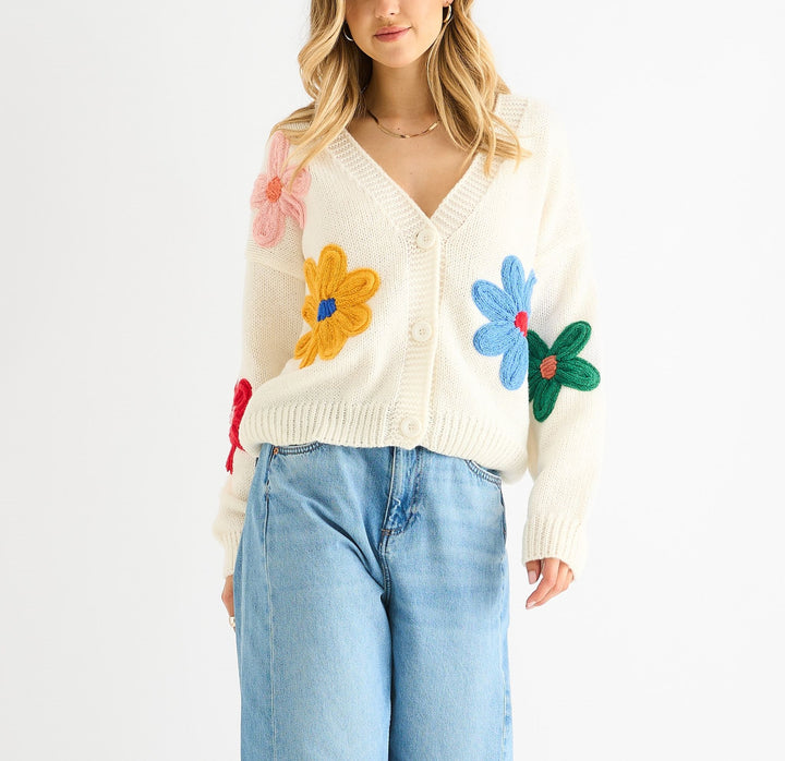 Damen Cardigan mit dreidimensionalen Blumenapplikationen und V-Ausschnitt – Veloura
