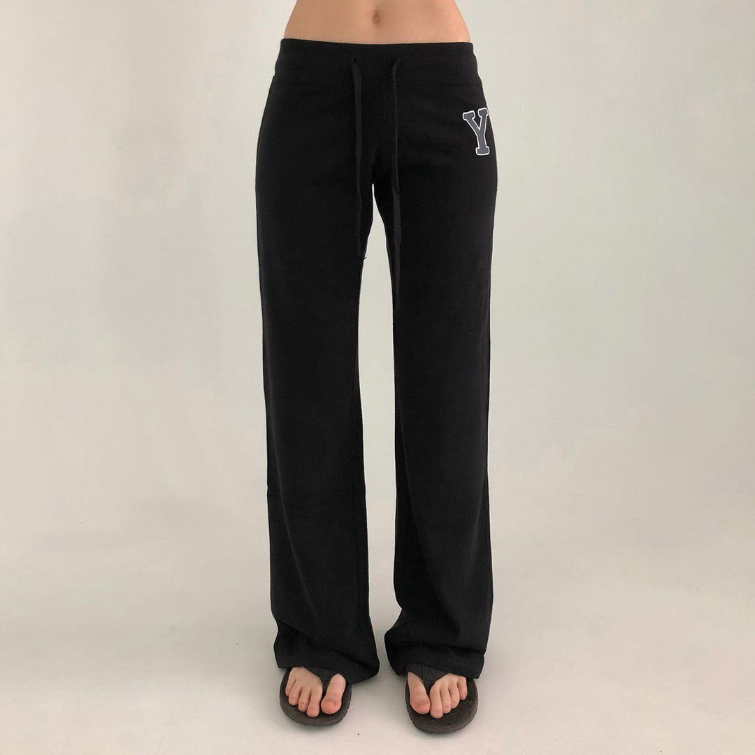 Damen Weiche High‑Waist Lounge‑Hose mit weitem Bein, Tunnelzug und dezentem Markenstick – Avélisse