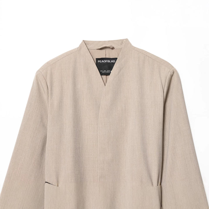 Damen nan taillierter kragenloser Blazer mit V-Ausschnitt und dünnem Ledergürtel Echo Archiv
