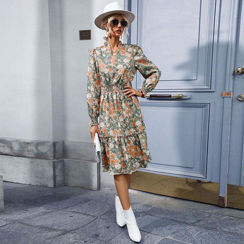Damen Midikleid mit floralem Alloverprint, gerafftem Smock-Taillenbund und Volant-Saum – Élara