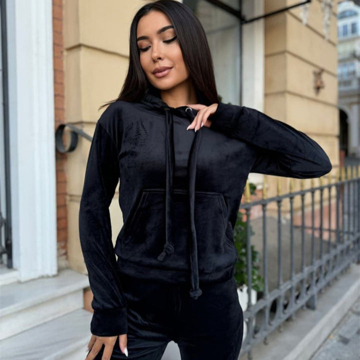 Damen weiches Velours-Lounge-Set mit Kapuzenpullover und tapered Jogginghose – Avérine