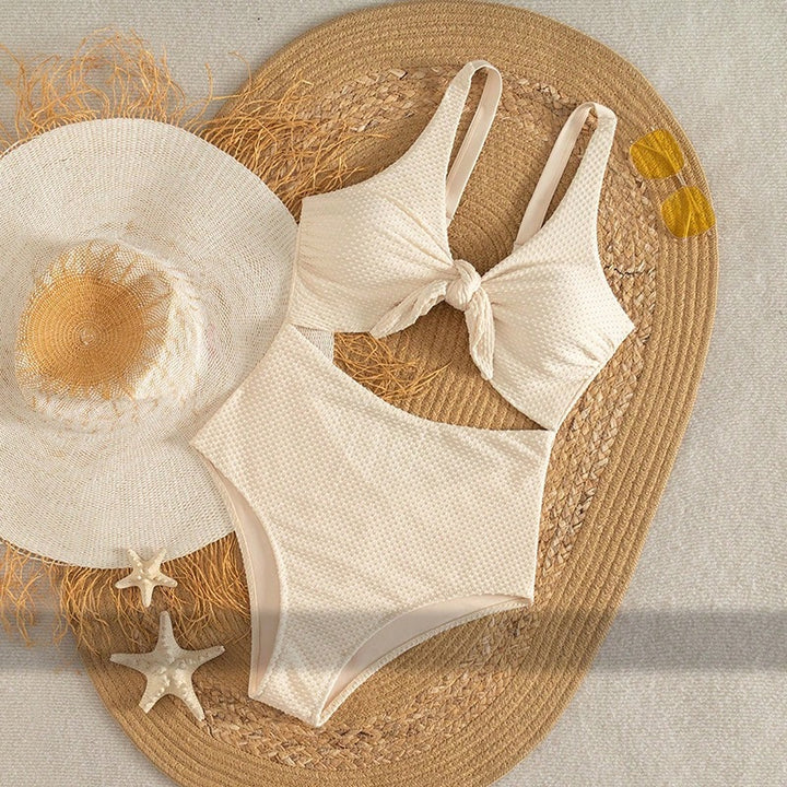 Damen Badeanzug mit verspieltem Knotendesign und seitlichen Cut-Outs Echo Archiv