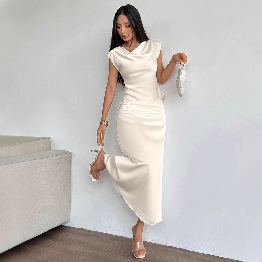 Damen elegantes Abendkleid mit fließendem Stoff und raffiniertem Halsausschnitt Echo Archiv