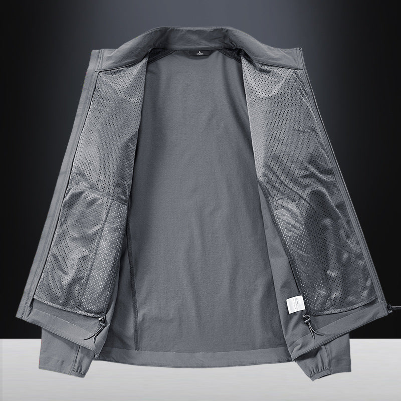 Herren Leichte urbane Windjacke mit Stehkragen, wasserabweisender Gewebemischung und verdeckten Reißverschlüssen Echo Archiv