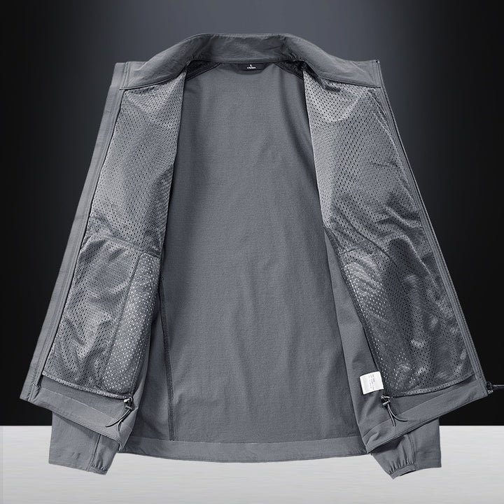 Herren Leichte urbane Windjacke mit Stehkragen, wasserabweisender Gewebemischung und verdeckten Reißverschlüssen Echo Archiv
