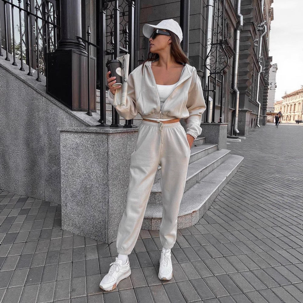 Damen kurzes Reißverschluss-Hoodie mit elastischem Bund und High-Waist Jogginghose aus Baumwollmix – Auréline