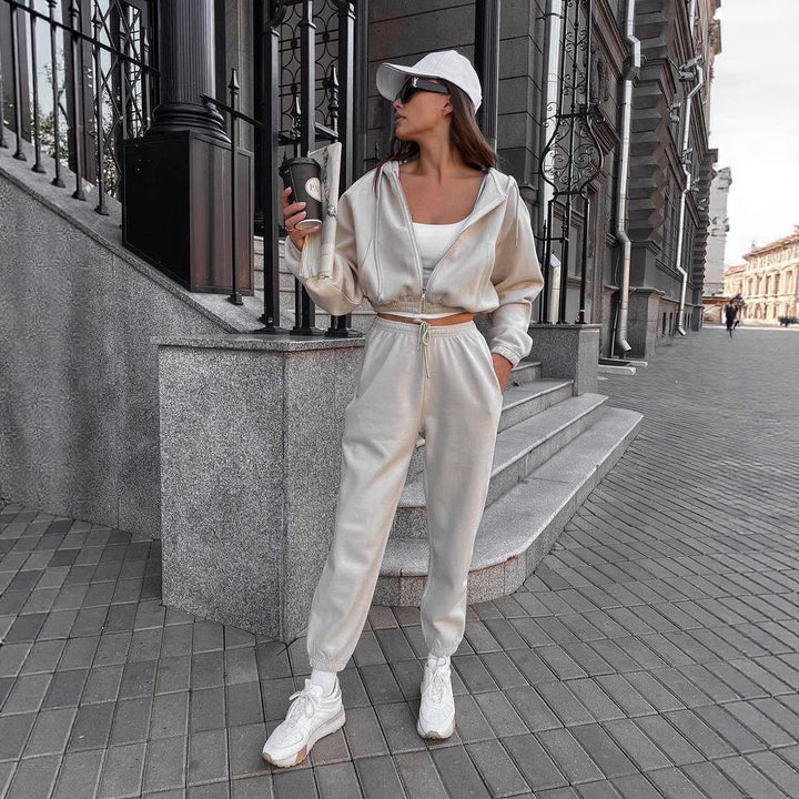 Damen kurzes Reißverschluss-Hoodie mit elastischem Bund und High-Waist Jogginghose aus Baumwollmix – Auréline
