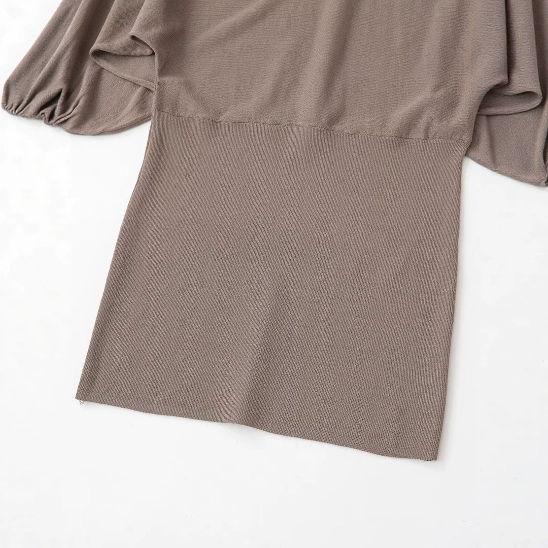 Damen Strickkleid mit überschnittenem Fledermaus-Poncho und Ballonärmeln Echo Archiv