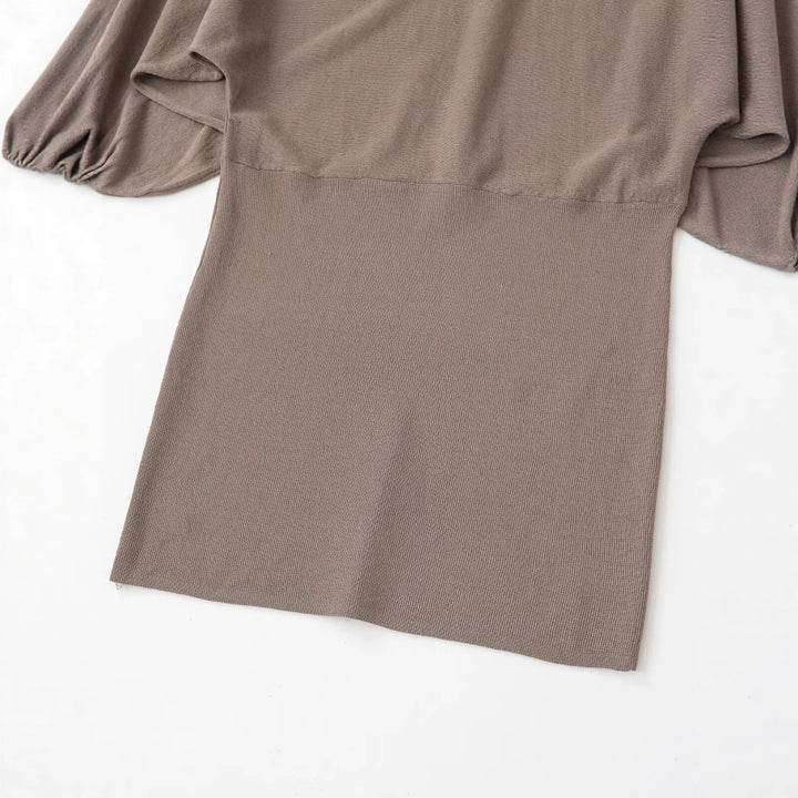Damen Strickkleid mit überschnittenem Fledermaus-Poncho und Ballonärmeln Echo Archiv