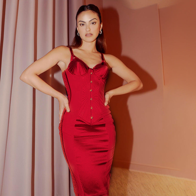 Damen figurbetontes Kleid mit raffinierten Details und schimmerndem Stoff Echo Archiv