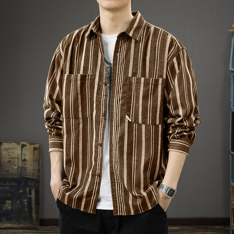 Herren Oversized Breitcord-Hemdjacke mit vertikaler Streifenstruktur und aufgesetzten Brusttaschen Echoarchiv