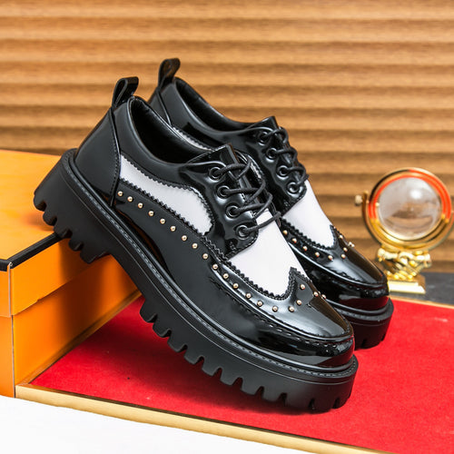 Damen Plateau-Brogue Derby mit markanter Profilsohle und Lacklederoptik Echo Archiv