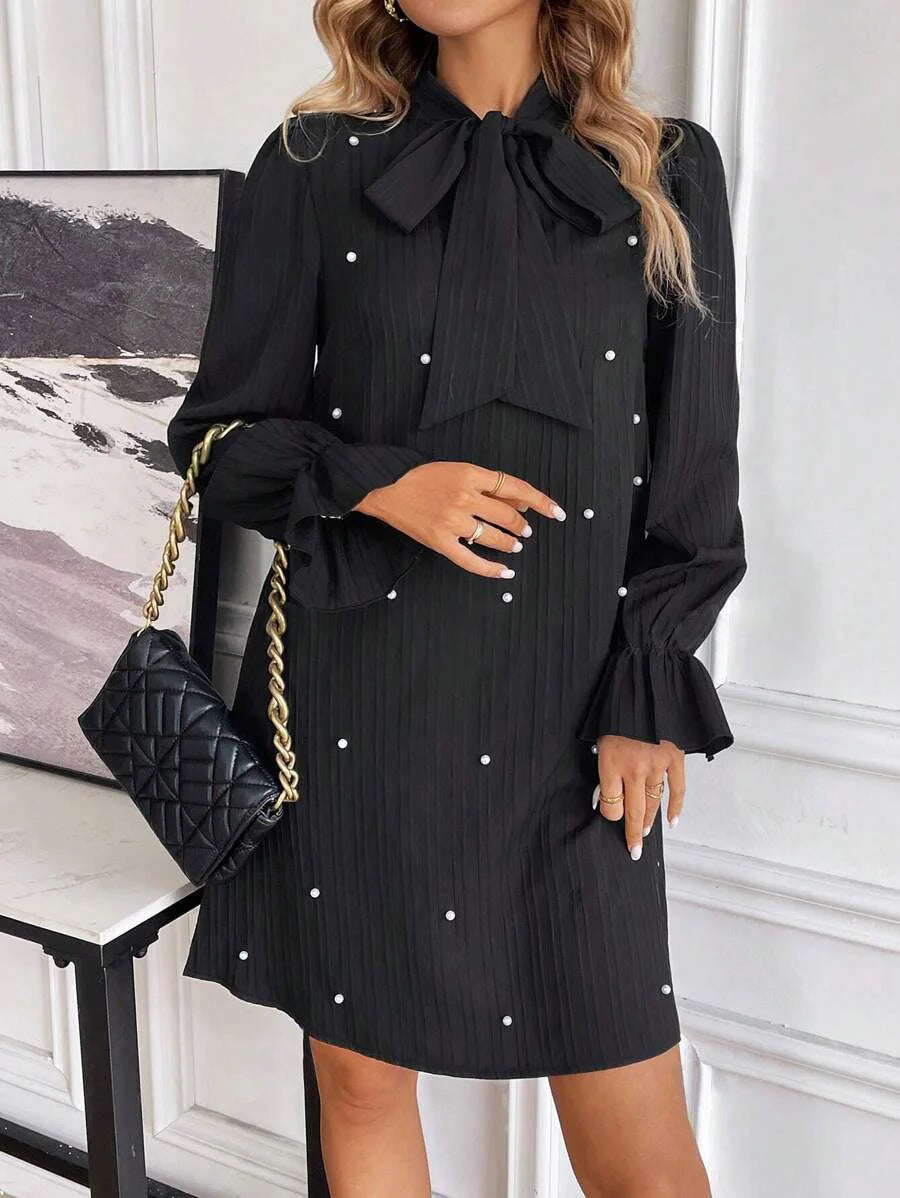 Damen Elegantes Minikleid mit Schleifenkragen und Rüschen Echo Archiv