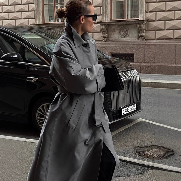 Damen Oversize-Trenchcoat mit hohem Stehkragen, Bindegürtel und verdeckter Knopfleiste Echoarchiv
