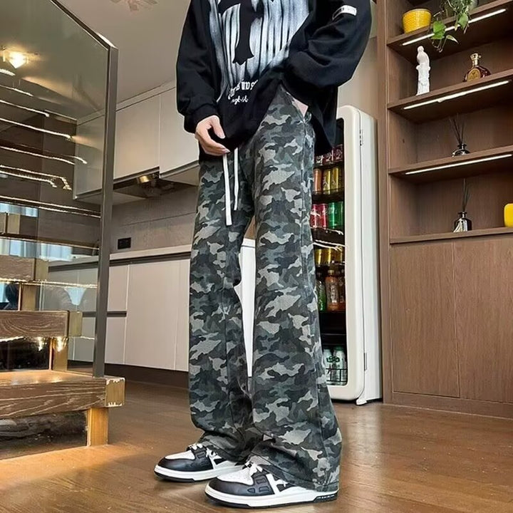 Herren weite Cargohose mit modischem Camouflage-Muster und verstellbarem Bund Echoarchiv
