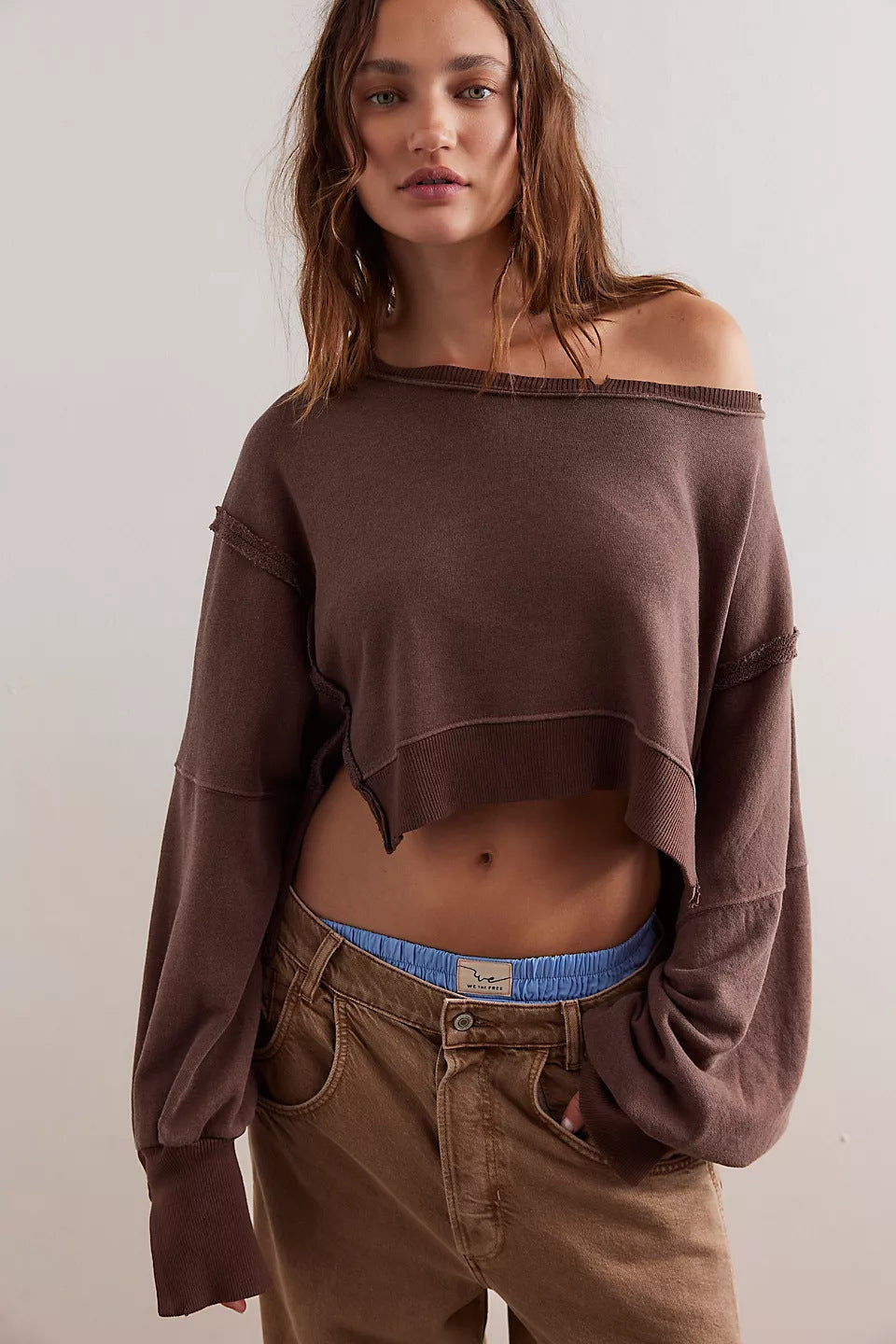Damen cropped Oversize-Sweatshirt mit Daumenloch, fransigem Saum und weitem Raglanärmel – Avérine