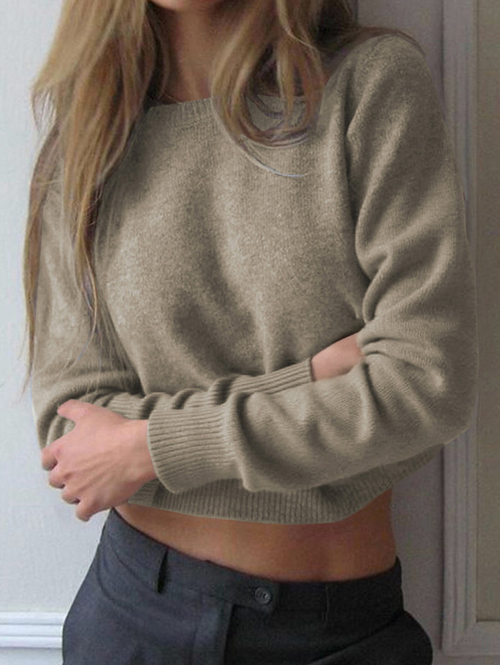 Damen kurz geschnittener Feinstrickpullover mit weitem U-Boot-Ausschnitt und gerippten Bündchen – Mavelle