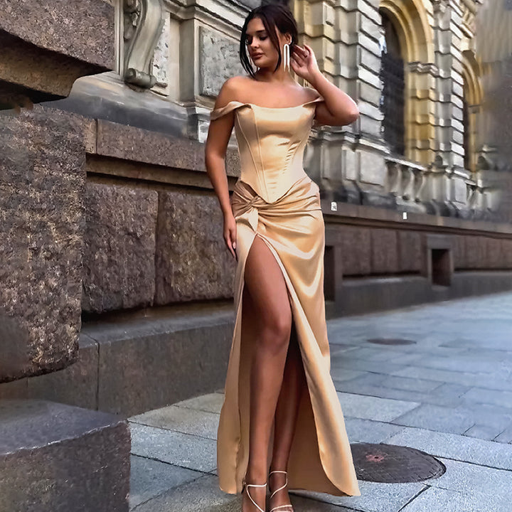 Damen Elegantes Abendkleid mit schulterfreiem Schnitt und hohem Schlitz Echo Archiv